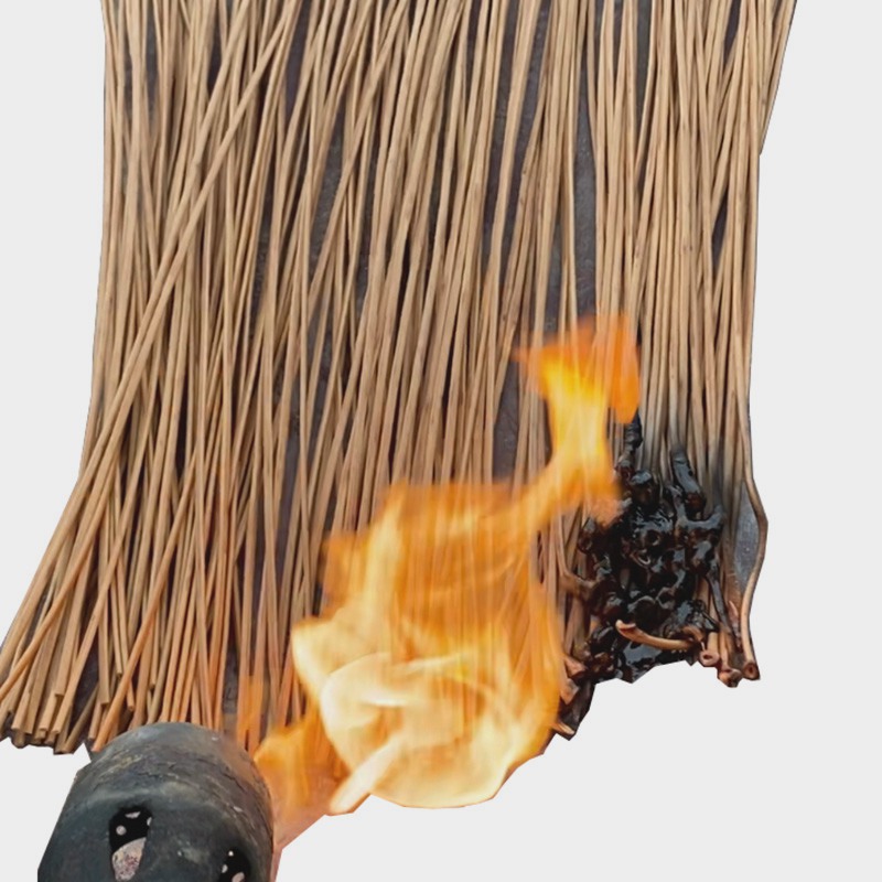 中国メーカーによる人工葦葺き屋根の耐火試験