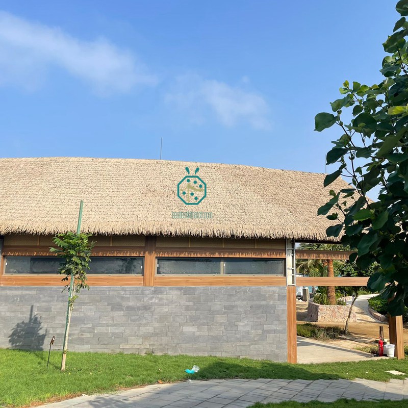 サウジアラビアのパークヴィラパビリオン向け人工茅葺きと竹マットプロジェクトの展示